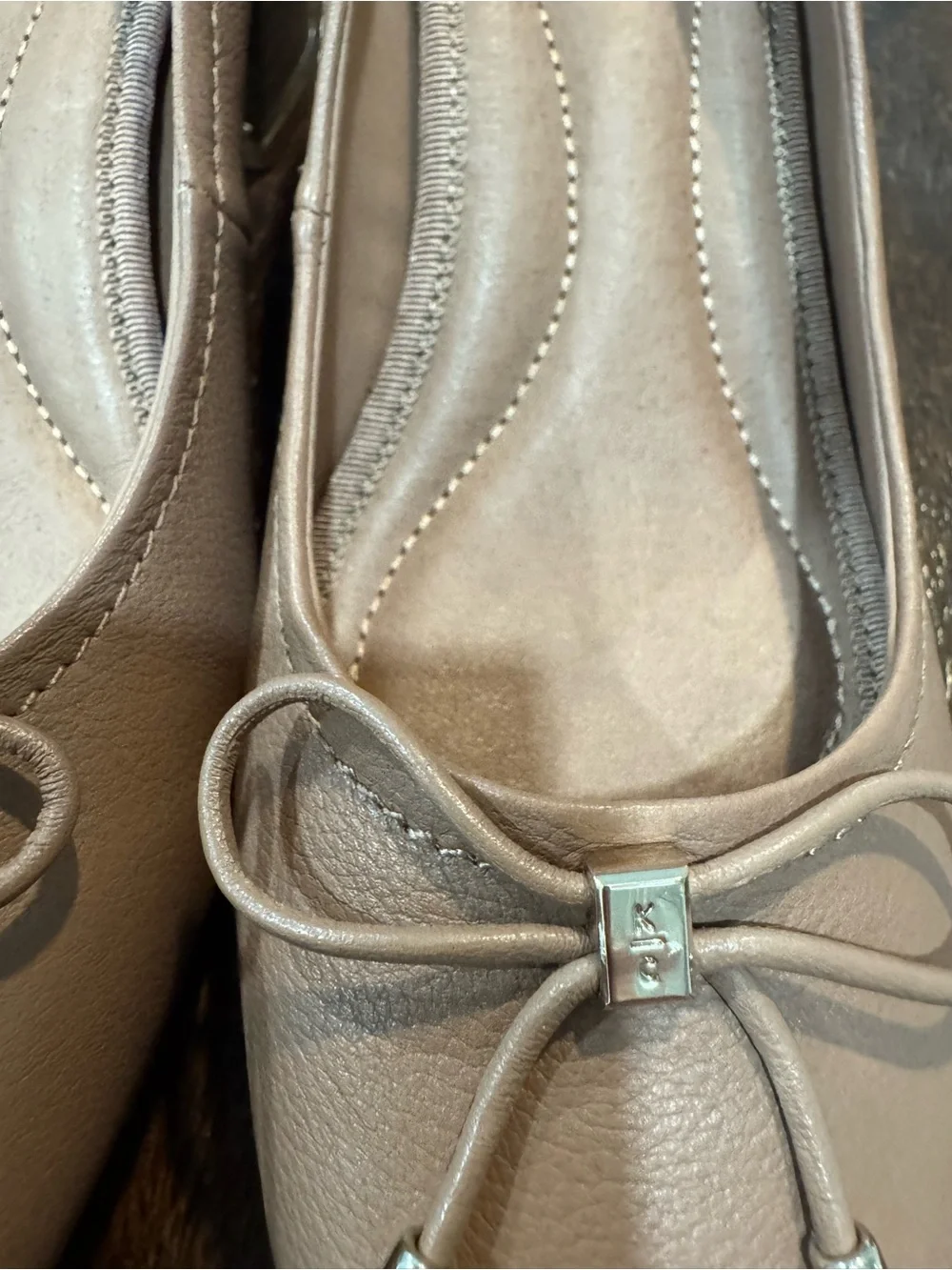 Kenneth Cole women’s Brown Low Block Heel Bow Pump size 9